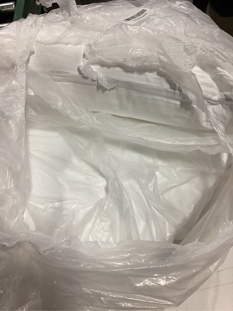 Condition photo showing Good Condition for Oubonun 20x20 Throw Pillows Inserts Pack of 2, Decorative White Square Pillow Inserts, Premium Fluffy Pillow Insert Pair for Sofa Couch Living Room 20 x 20 (2 Packs)