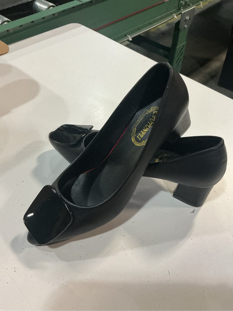 Condition photo showing Good Condition for  (size 255 )women's shoes