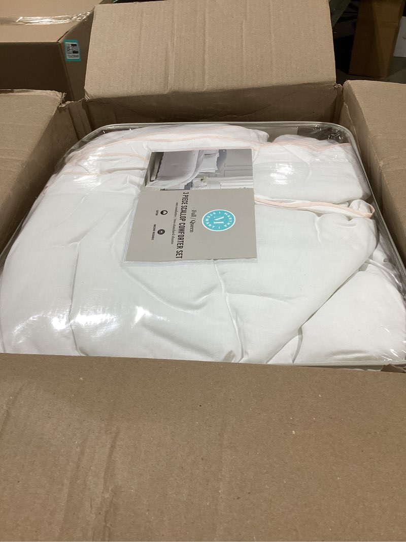 Condition photo showing Good Condition for Martha Stewart - Queen Comforter Set, Crisp & Smooth Bedding with a Cotton Percale Lightweight Feel,