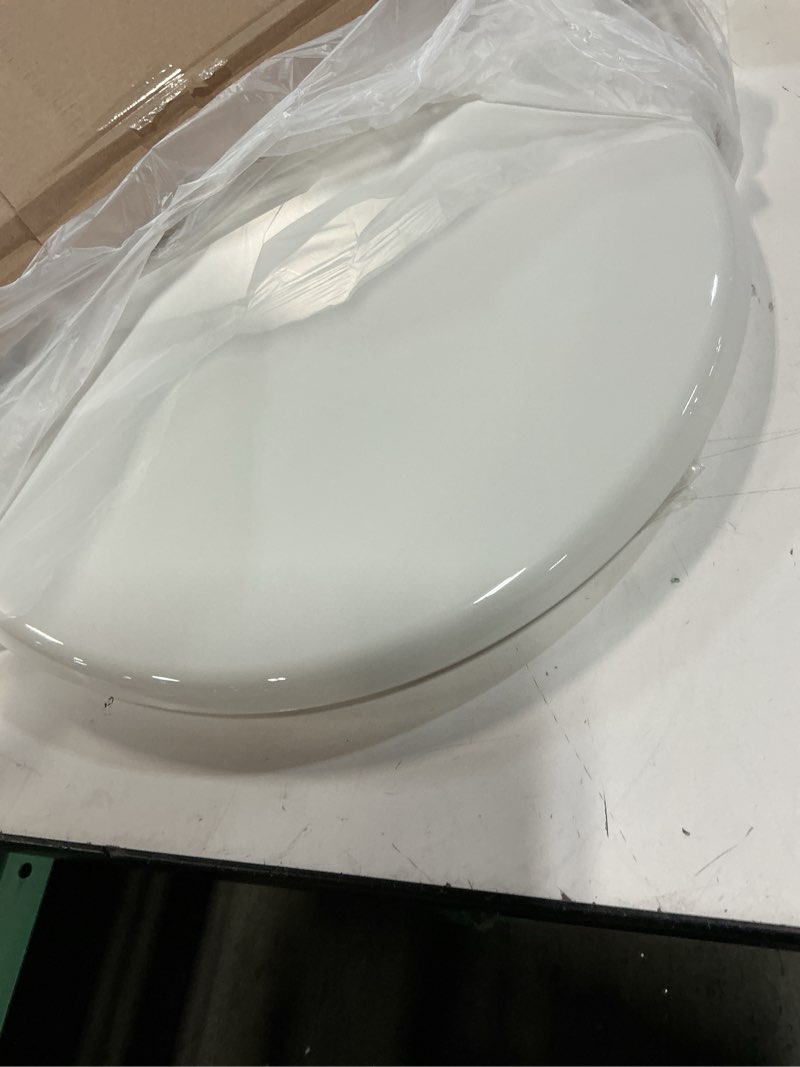 Condition photo showing Good Condition for bemis 730slec slow close toilet seat, easy clean hinges and durable plastic seat, made in usa, round, white
