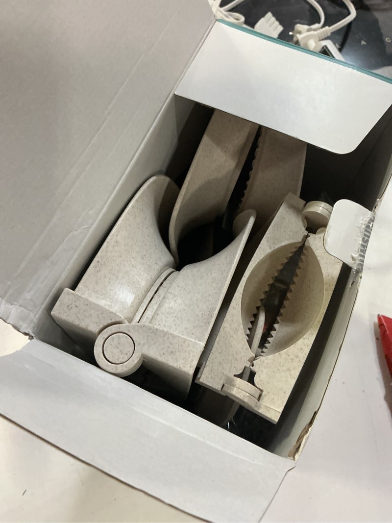 Condition photo showing Good Condition for empanada maker press, 6-inch extra large dumpling maker set with dough cutter, dumpling mold set for pierogi, pastelitos, calzone, turnovers, chinese dumpling, 5sizes (6"/5"/4"/3"/2.6") 6"+5"+4"+3"+2.6" white