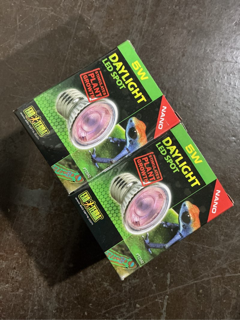 Condition photo showing Good Condition for BIDDING ON 2 ExoTerra Daylight 5w LED