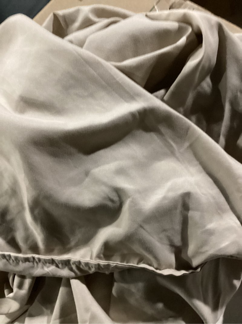 Condition photo showing Good Condition for similar totan duvet cover queen size 3 pieces, soft & lightweight light taupe quilt cover set - 1 neutral duvet cover with zipper (90x90) and 2 pillowcases for women men tan queen