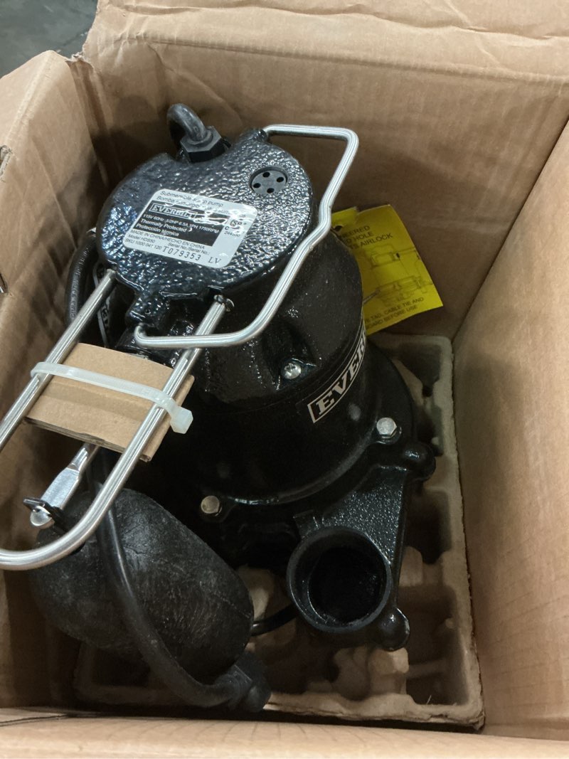 Condition photo showing Good Condition for everbilt 1/2 hp cast iron sump pump model # hds50
