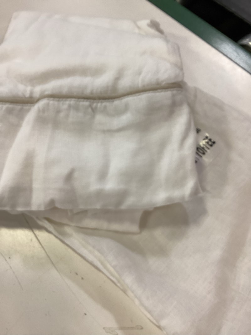 Condition photo showing Good Condition for european linen piped pillowcase set size: standard