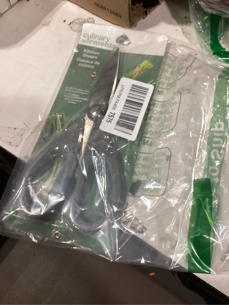 Condition photo showing New/Like New for culinary elements kitchen shears, 1 ea