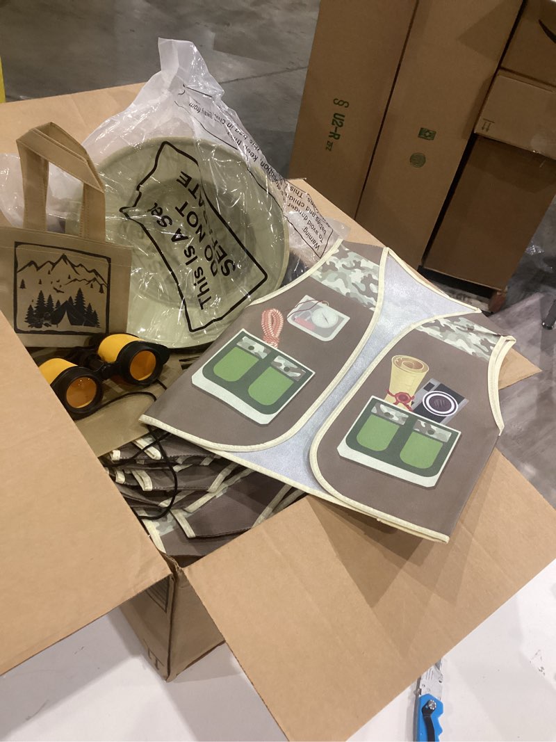 Condition photo showing Good Condition for item similar)) ginmic kids explorer kit & bug catching kit, 16 pcs outdoor exploration safari kit for kids camping with binoculars, adventure, hunting, hiking, educational toy gift for 3-12 years old boys girls 11 pcs outdoor exploration kit