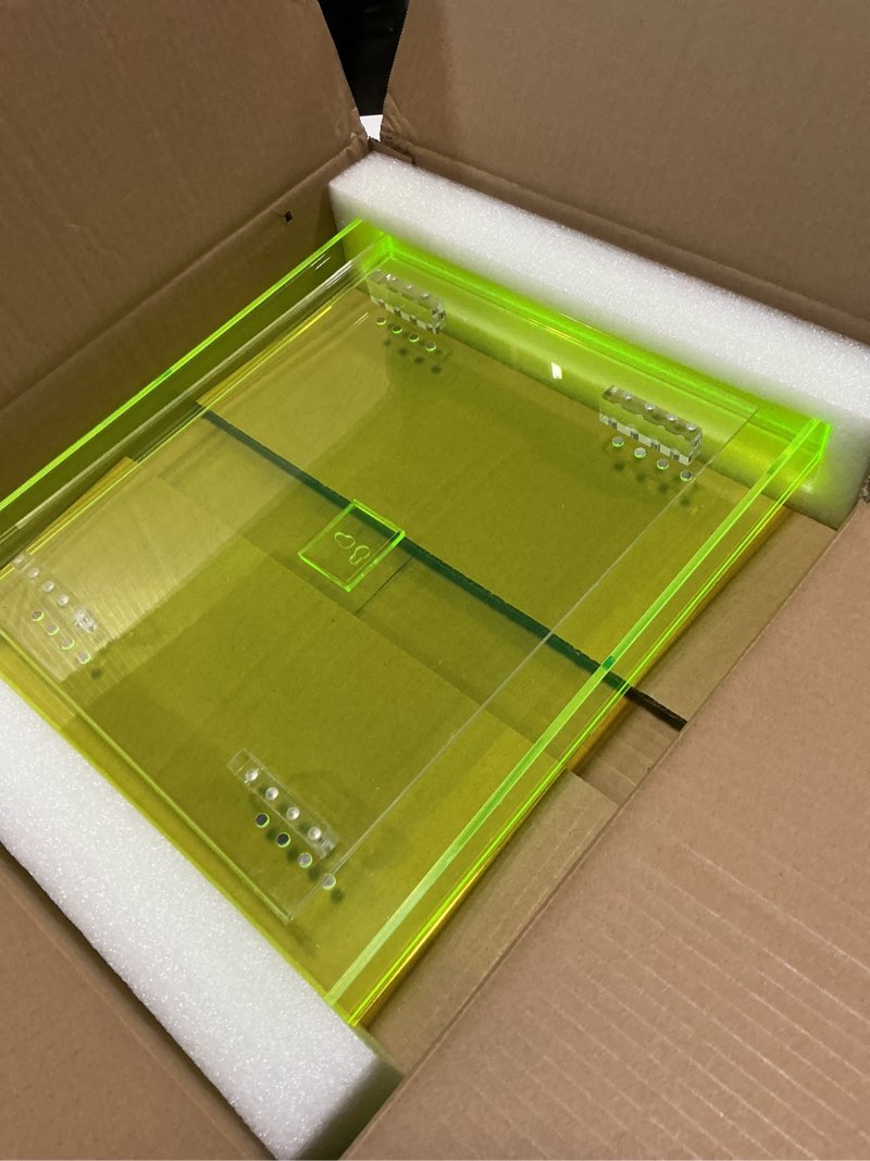 Condition photo showing Good Condition for 11x14 acrylic picture frame for wall and tabletop neon floating photo frame with decorative bright color, klein green 11x14'' klein green-full color-1