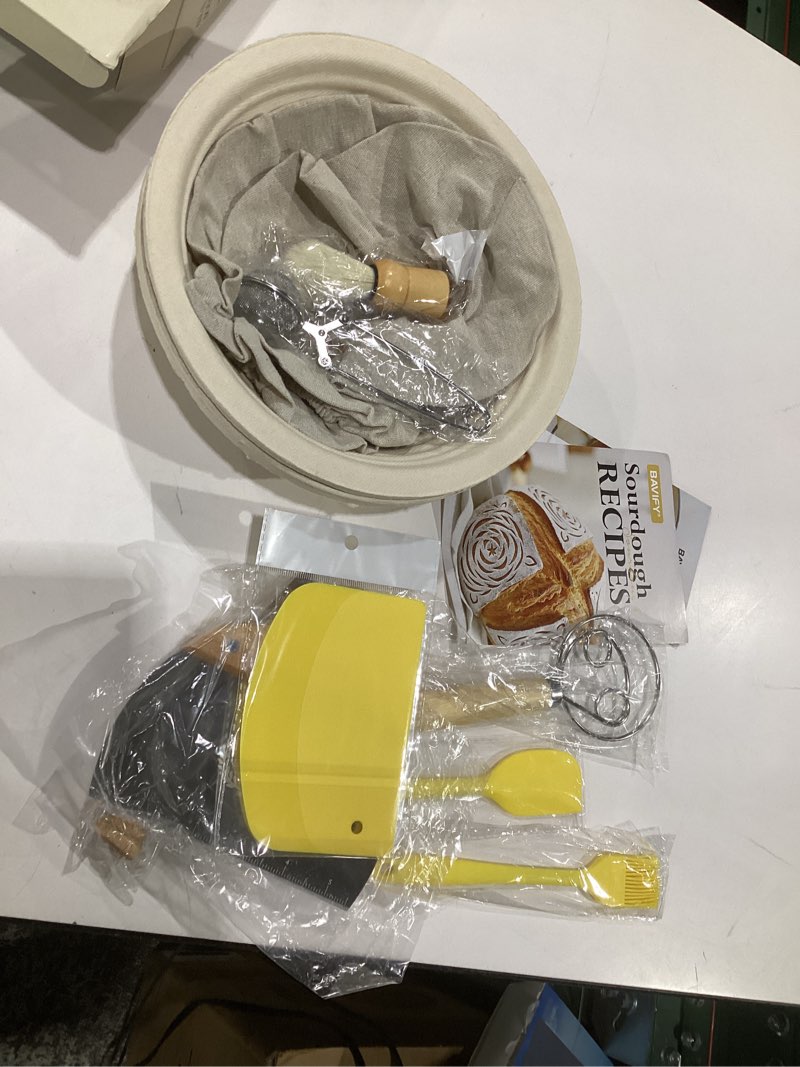 Condition photo showing Good Condition for wood pulp banneton bread proofing basket set, non-stick dough proofing bowl for sourdough, sourdough starter kit bread baking supplies making tools (round)