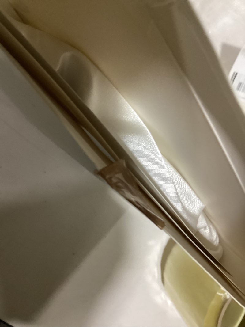 Condition photo showing Good Condition for ZIMASILK 100% Pure Mulberry Silk Pillowcase 2 Pack, Soft and Smooth,Both Sides Premium Grade 6A Silk,600 Thread Count,with Hidden Zipper for Men and Women Family (Standard 20"x26", White) White -2 Pack 2 Pack Standard 20" x 26"