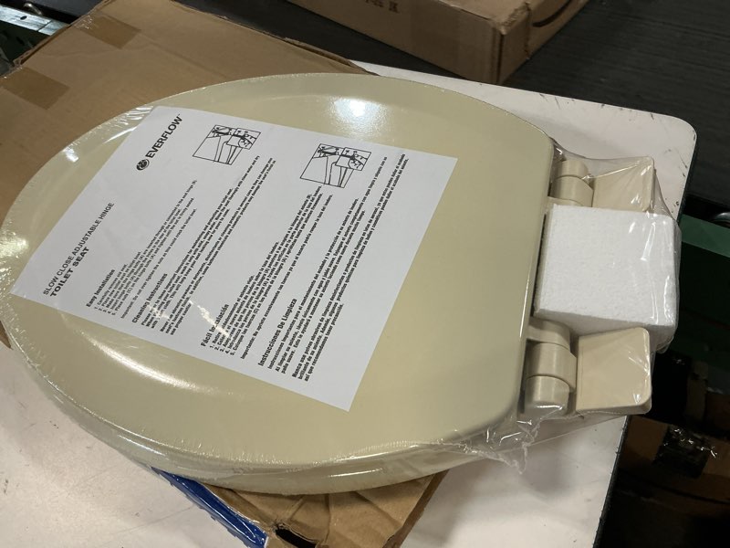 Condition photo showing Good Condition for highcraft premium elongated toilet seat with slow-close design & adjustable hinges - molded wood toilet seat - fits standard elongated toilets - oval seat in bone/beige