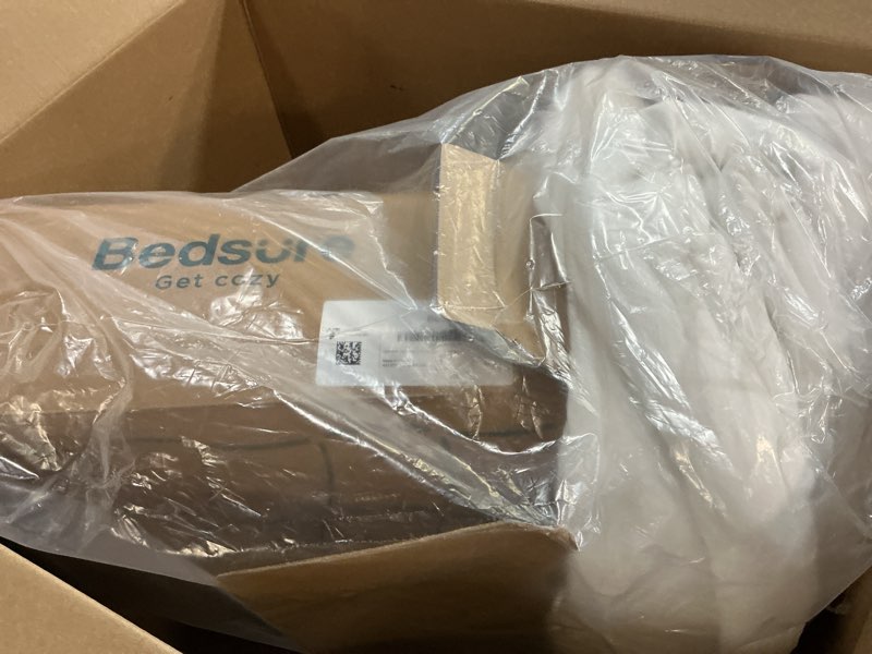 Condition photo showing Good Condition for bedsure oversized king comforter set, white soft prewashed bedding for all seasons, 3 pieces gentlesoft™ bed set, 1 lightweight comforter (120"x98") and 2 pillowcases (20"x36") oversized king(120"x98") 02 - white