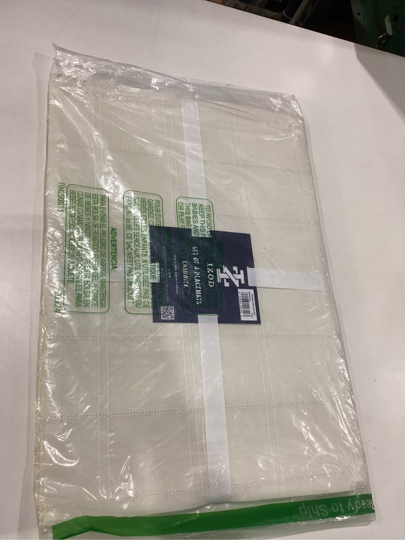 Condition photo showing Good Condition for IZOD - Placemats, Decorative Table Accessories, Holiday Home Decor, Set of 4 (Chadwick Collection) Ivory 19" x 13" (Rectangular)