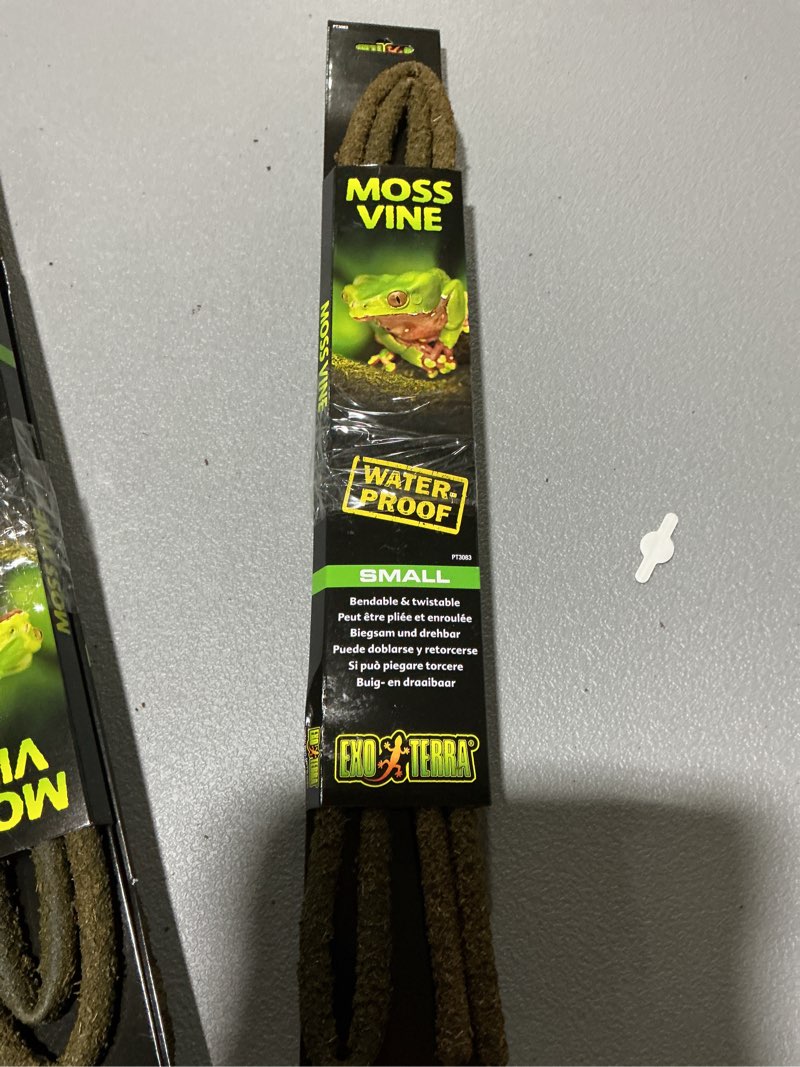 Condition photo showing Good Condition for Exo Terra Bendable Moss Vine  Small