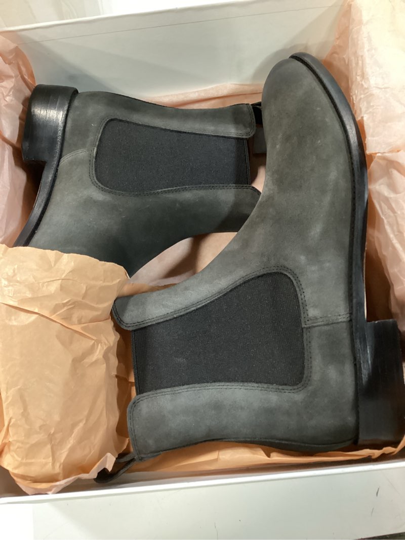 Condition photo showing New/Like New for quince essential leather dress chelsea boot, 10, charcoal