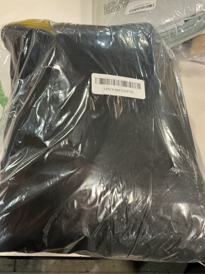 Condition photo showing Good Condition for uxcell 3XL Breathable Waterproof Car Cover with Mirror Pockets - All-Season Protection for SUV, Pickup Trucks, Large Vehicles 192"L