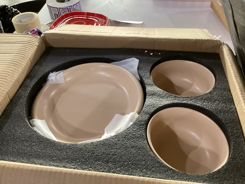 Condition photo showing Good Condition for gzg vintage series - ceramic dinnerware set for 8, 24 pieces stoneware plates and bowls set, lead-free, handcrafted dishes set, microwave & dishwasher safe - warm apricot warm sand service for 8(24pcs)
