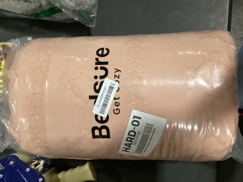 Condition photo showing New/Like New for Bedsure Tufted Boho Comforter Set King Size - Light Pink Boho Bed Set, GentleSoft™ 3 Pieces Farmhouse Shabby Chic Embroidery Bedding, Gifts for Woman, Soft Jacquard King Comforter for All Seasons King 24 - Light Pink - Elegant