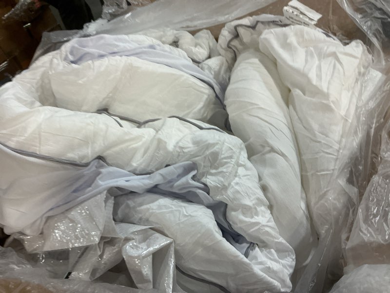 Condition photo showing Good Condition for Marine Moon Extra Thick Cooling Plush Pillow Top Mattress Bed Topper, Fluffy Soft Mattress Pad, Hotel Quality Down Alternative Pillow Topper for Full Size Bed with Deep Pocket Classic White Full