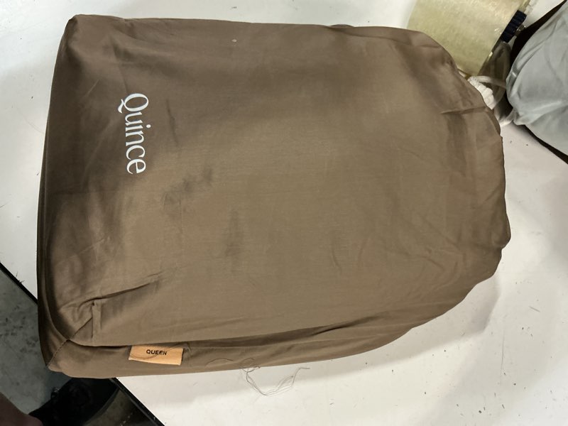 Condition photo showing Good Condition for signature giza cotton sateen sheet set, queen, espresso