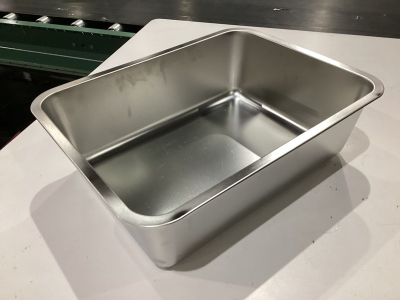 Condition photo showing Good Condition for stainless steel litter box with high sided, metal cat litter box, odor-free, non-stick litterbox pan, easy to clean pet supplies toilet tray for indoor cats, kittens or multicat homes