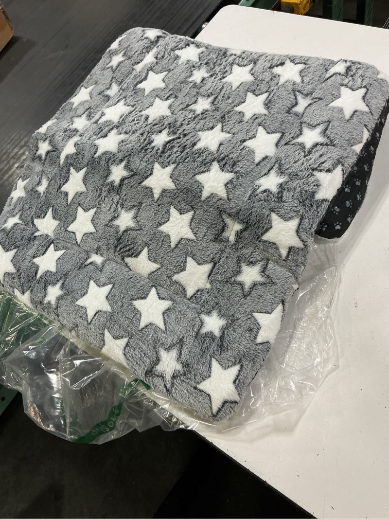 Condition photo showing Good Condition for dog bed mat, reversible crate pad & durable dog bed - machine washable kennel mat with ultra soft for large dogs (cool/warm), 35" x 23", grey&star 35"l*23"w*1.5"th grey&star