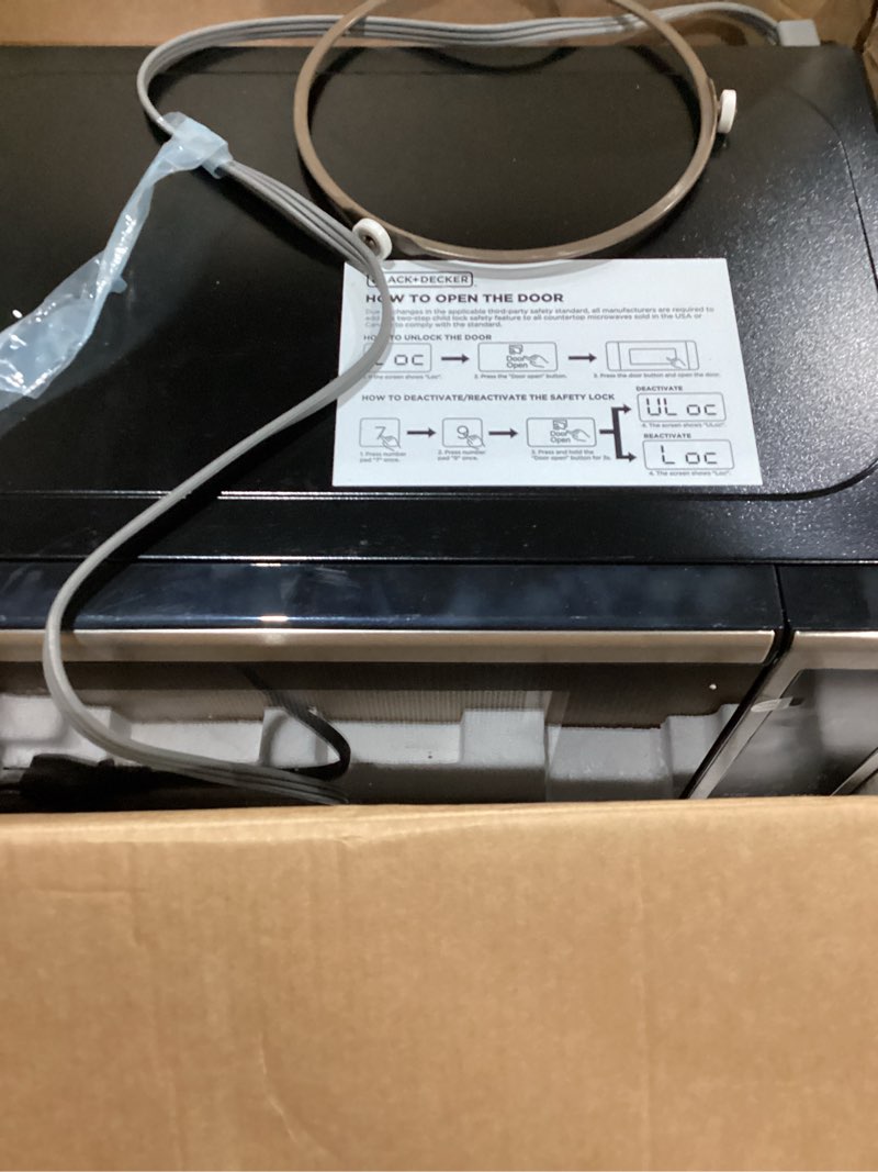 Condition photo showing Good Condition for BLACK+DECKER EM720CB7 Digital Microwave Oven with Turntable Push-Button Door, Child Safety Lock, 700W, Stainless Steel, 0.7 Cu.ft 0.7 cu. ft.