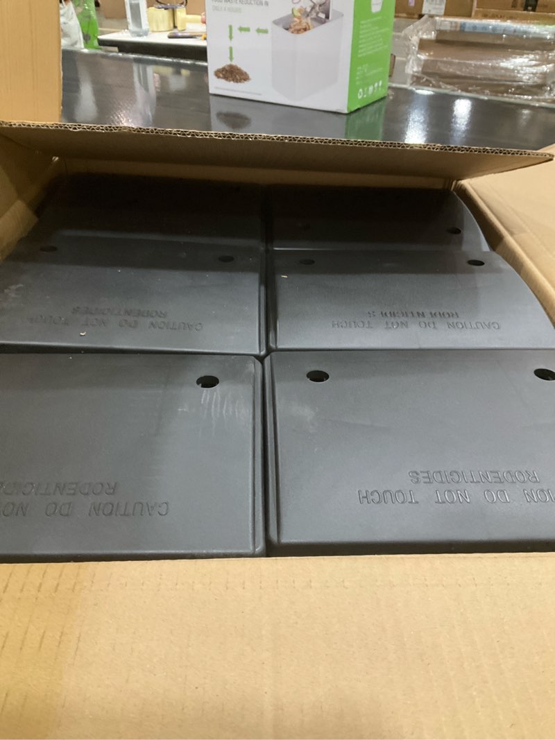 Condition photo showing Good Condition for 12 pack rat balt station