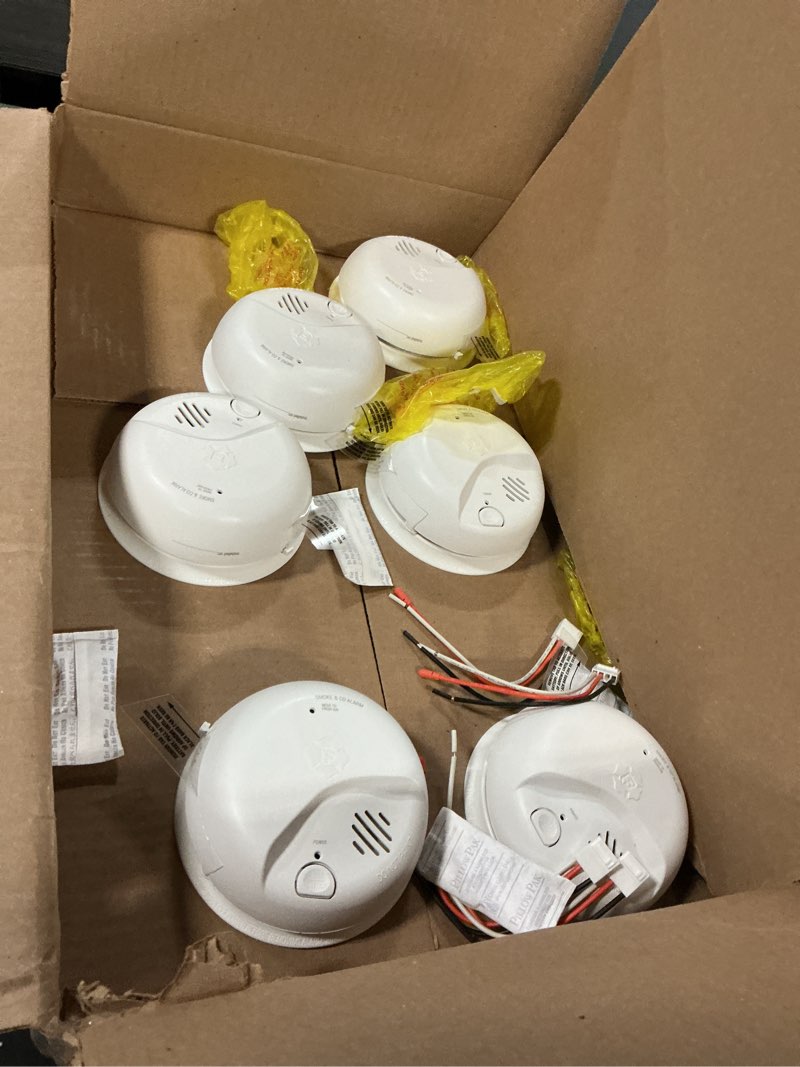 Condition photo showing Good Condition for First Alert SMI100-AC, Hardwire Interconnect Smoke Alarm with Battery Backup, 6-Pack 6-Pack Precision Detection SMI100-AC