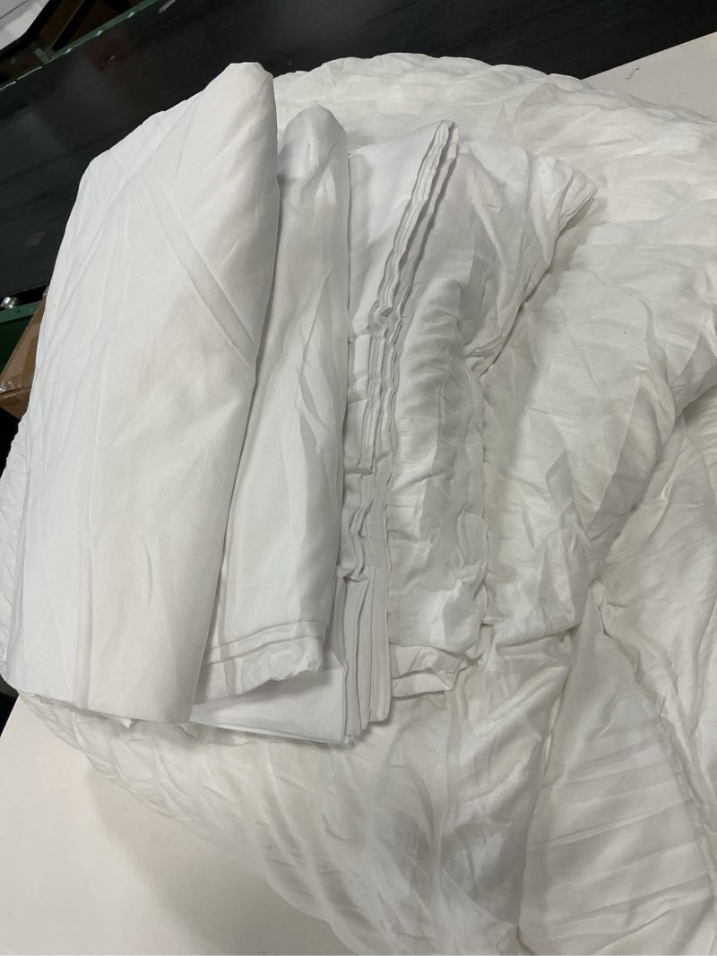 Condition photo showing Good Condition for cozylux queen comforter set white seersucker 7 pieces bed in a bag queen comforter set with sheets, luxury soft bedding set with down alternative comforter, sheets, pillowcases & shams for all seasons white queen