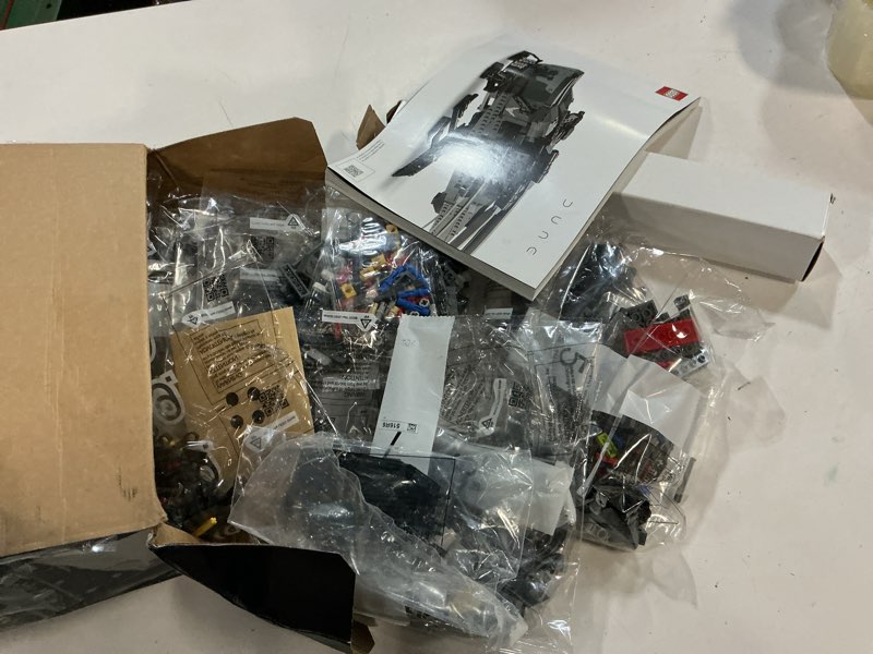 Condition photo showing Good Condition for lego icons dune atreides royal ornithopter 10327, collectible dune inspired model for build and display, adult gift idea for sci-fi movie fans, 8 minifigures