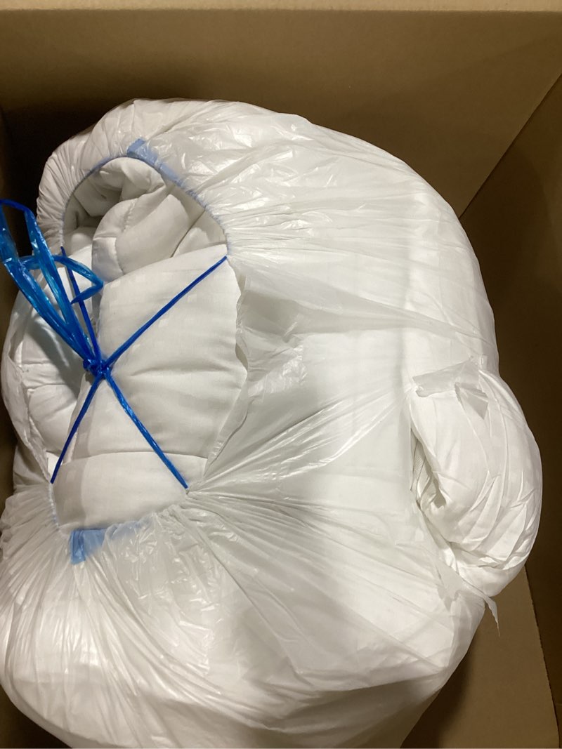 Condition photo showing New/Like New for EASELAND Queen Size Mattress Pad Pillow Top Mattress Cover Quilted Fitted Mattress Protector Cotton Top Stretches up 8-21" Deep Pocket Cooling Mattress Topper (60x80 inch, White) White Queen