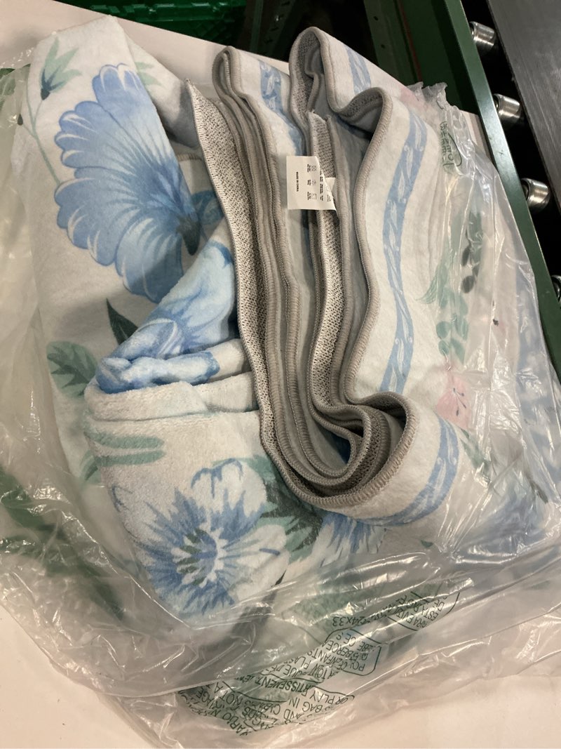 Condition photo showing Good Condition for Blue Floral Rug 5x7 for Girls Bedroom, Washable Non-Slip Boho Area Rug, Soft Ultra-Thin Carpet for Nursery, Kids Room, Dorm, Living Room or Playroom Blue 5 x 7 ft