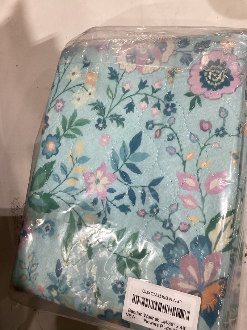 Condition photo showing New/Like New for Baodan Washable Reusable Pee Pads for Dogs, 2 Pack Large 36"x48" Super Absorbent & Leak-Proof Non-Slip Pet Rugs, Stylish Washable Whelping Pads, Dog Crate Pad Green 36*48 Inch(Pack of 2)