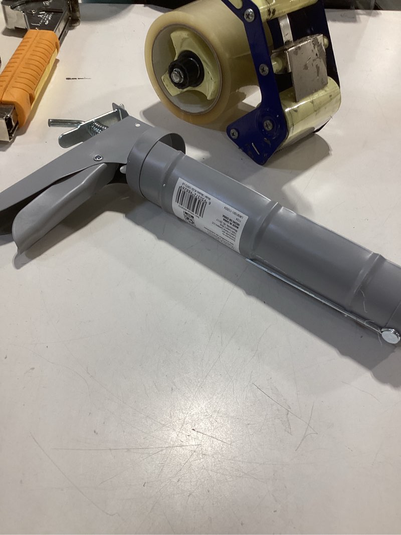 Condition photo showing Good Condition for project source 10 -oz smooth rod caulk gun