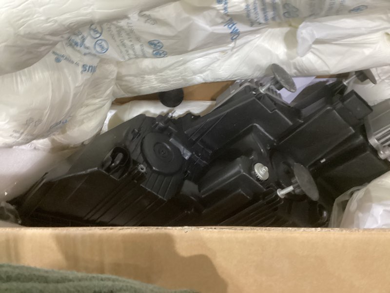 Condition photo showing Good Condition for freightliner headlights for cascadia freightliner cascadia 2018-2024,replacement headlamp dot and sae approved (black, right) right black