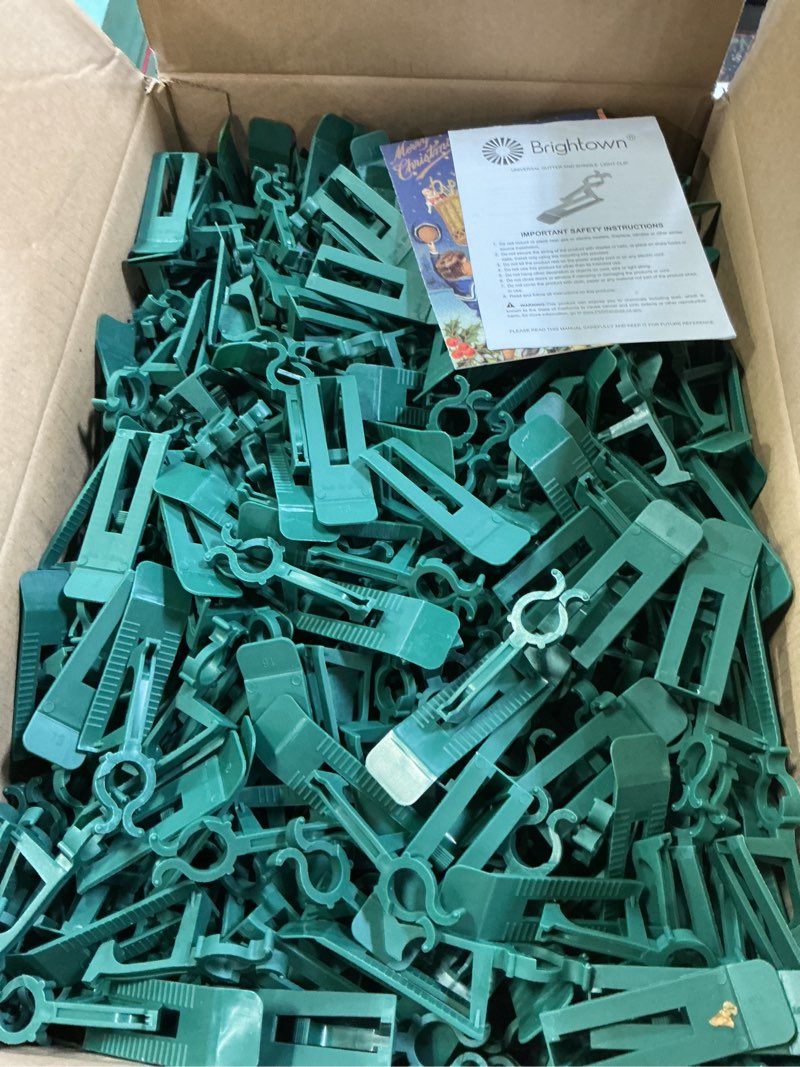 Condition photo showing Good Condition for Brightown 400 Pack All in One Christmas Light Clip, Universal Gutter and Shingle, Holiday Light Clip for C7/E12, C9/E17, Rope, Icicle, Mini, Outdoor String Lights, Christmas Decor - No Tools Required Green 400 Pack