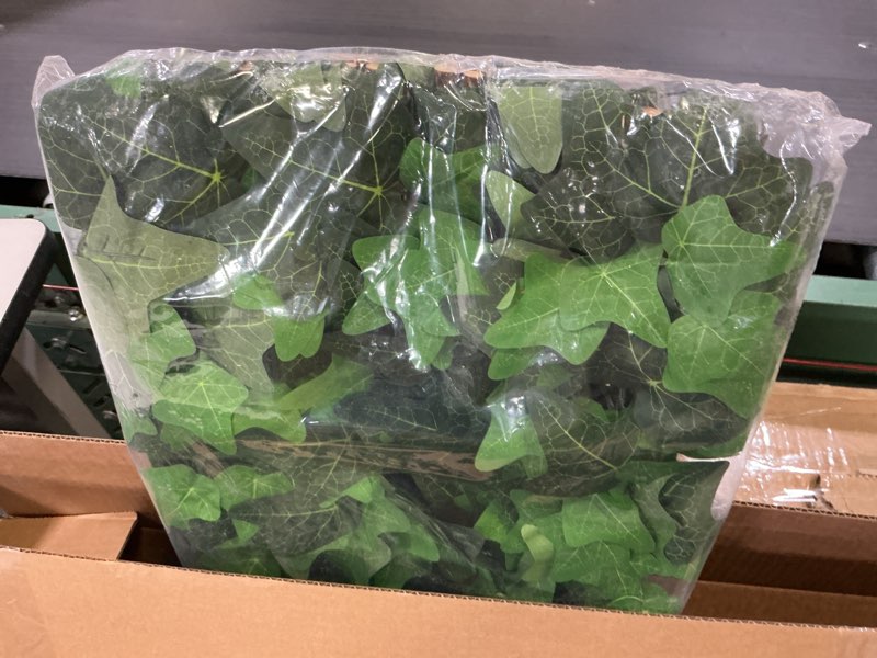 Condition photo showing Good Condition for glant expandable fence privacy screen for balcony patio outdoor,decorative faux ivy fencing panel,artificial hedges (single sided leaves) (1, green-ivy) 1 green-ivy