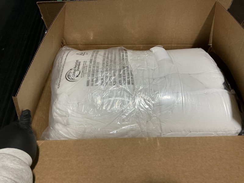 Condition photo showing Good Condition for Bedsure Comforter Duvet Insert - Quilted Comforters King Size, All Season Duvet, GentleSoft Down Alternative Bedding Blanket, with 8 Tabs, Gifts for Women/Men, White, King 90 x 102 Inches White King