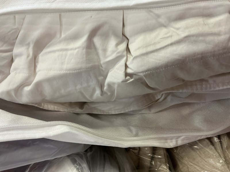 Condition photo showing Good Condition for luxe goose down duvet insert full/queen