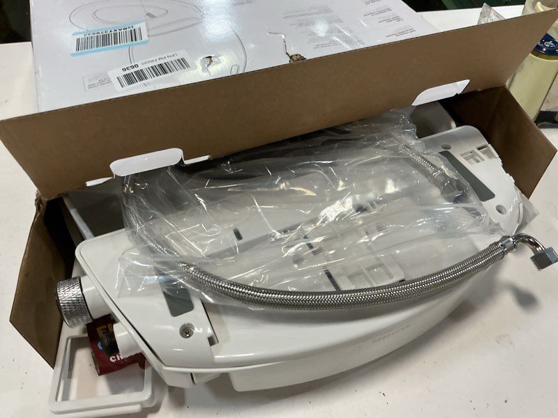 Condition photo showing Good Condition for Brondell Bidet Toilet Seat Non-Electric Swash Seat, Fits Round Toilets, White – Dual Nozzle System, Ambient Water Temperature – Bidet with Easy Installation S101 Round