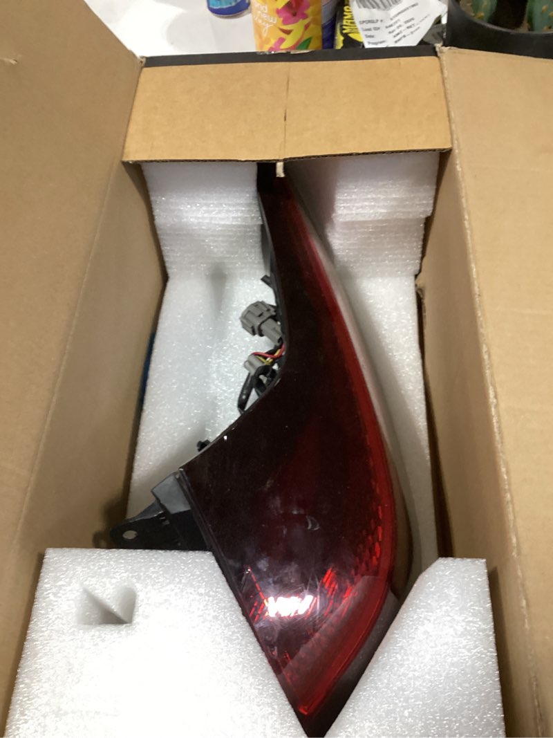 Condition photo showing Good Condition for huray right led outer tail light fit for nissan rogue 2021-2024, rh taillight tail lamp rear brake lamp assembly oe style replacement for ni2805122 265506rr0a passenger side outer rh(passenger side)