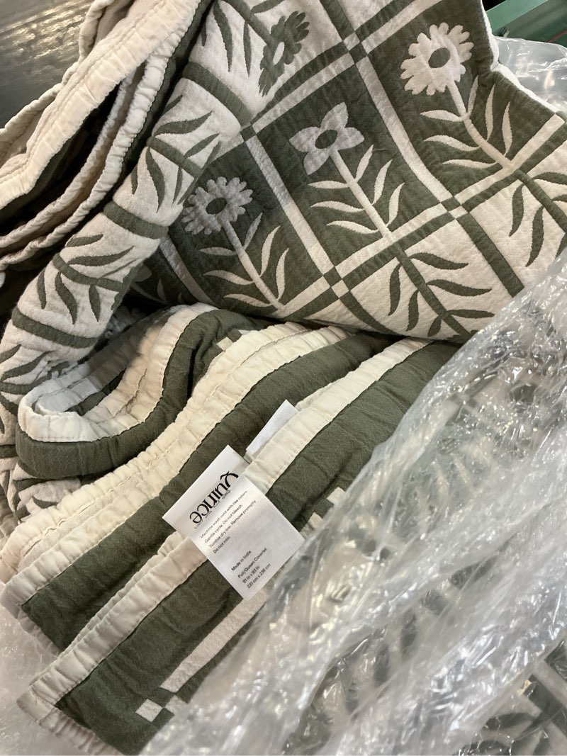 Condition photo showing Good Condition for organic cotton jacquard floral coverlet, color: dried sage, size: full/queen
