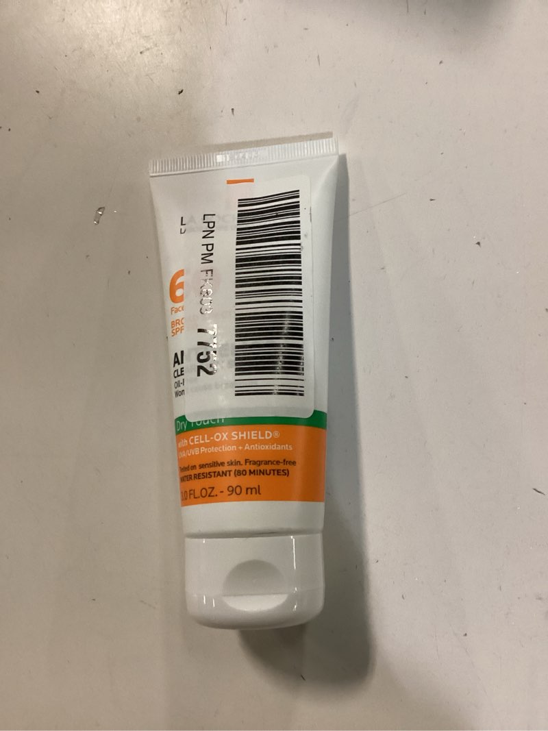 Condition photo showing New/Like New for La Roche-Posay Anthelios Clear Skin Sunscreen Dry Touch SPF 60, Oil Free Sunscreen For Face, Oil Absorbing, Broad Spectrum SPF + Antioxidants, Non-Greasy, Oxybenzone Free, Travel Size 3 Fl Oz (Pack of 1)