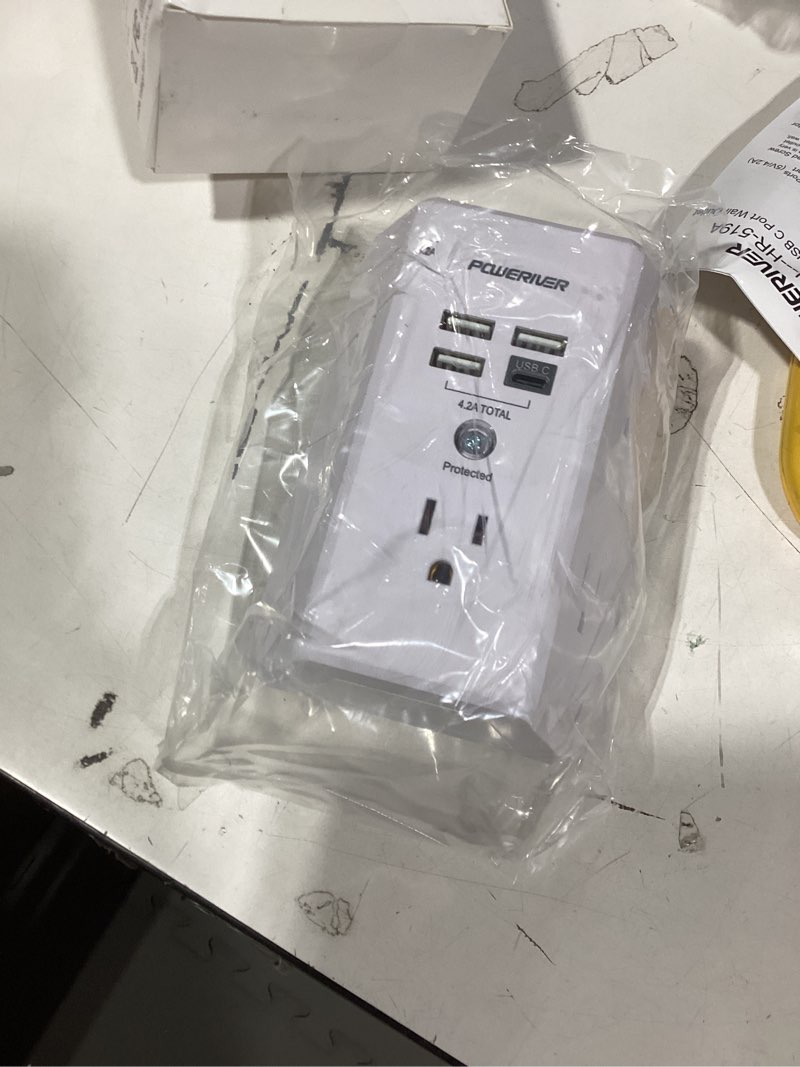 Condition photo showing Good Condition for Similar product 5 Outlet Extender Multi Plug Wall Outlets with 4 USB Charging Ports (1 USB C Outlet), 3 Sided 1680J Surge Protector Power Strip USB Wall Charger for Home, Office, Travel, ETL Listed, White