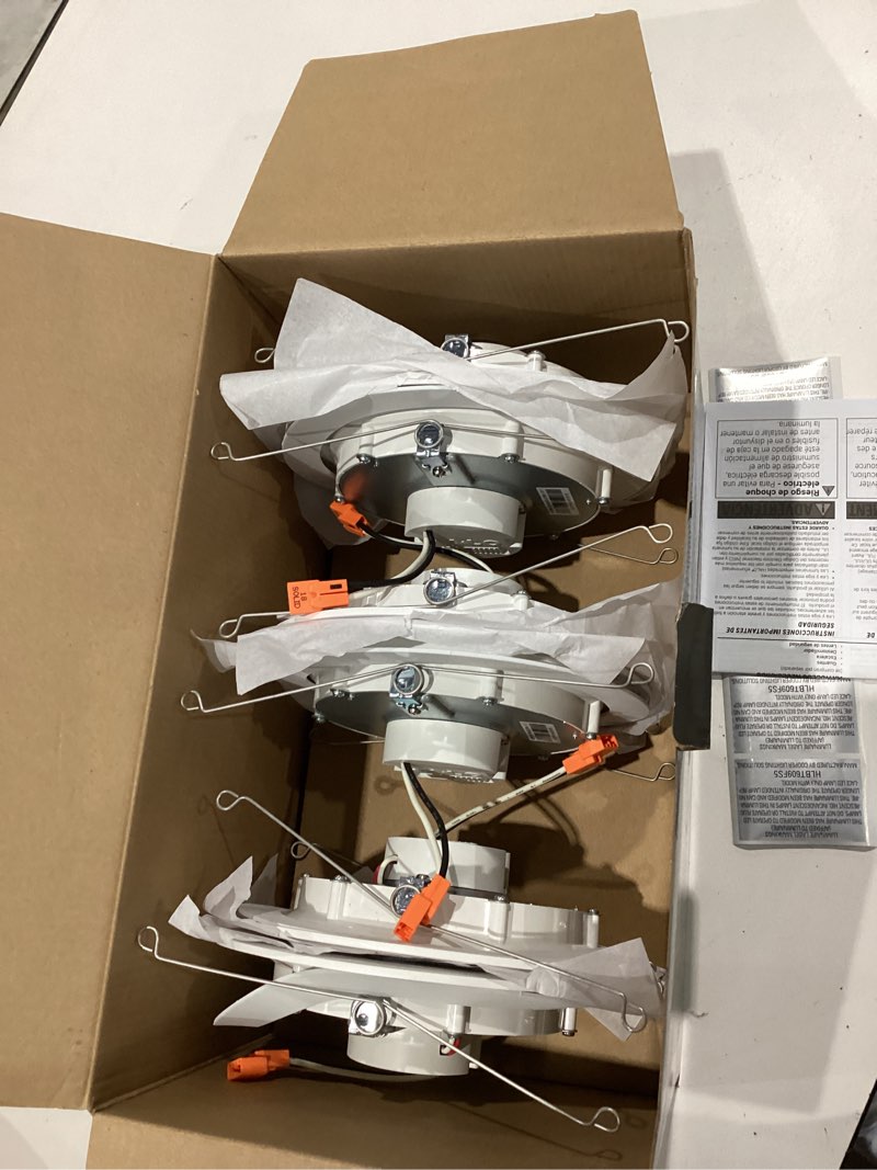 Condition photo showing Good Condition for halo hlb series white 6-in 965 -lumens switchable round dimmable led wet rated recessed downlight 6 -pack