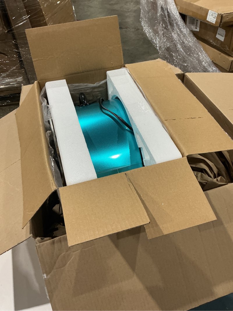 Condition photo showing Good Condition for crock-pot 7-quart manual slow cooker, family size serves 8+ people or fits 6-lb roast, removable stoneware with warming setting, dishwasher safe for easy cleanup, turquoise 7qt turquoise