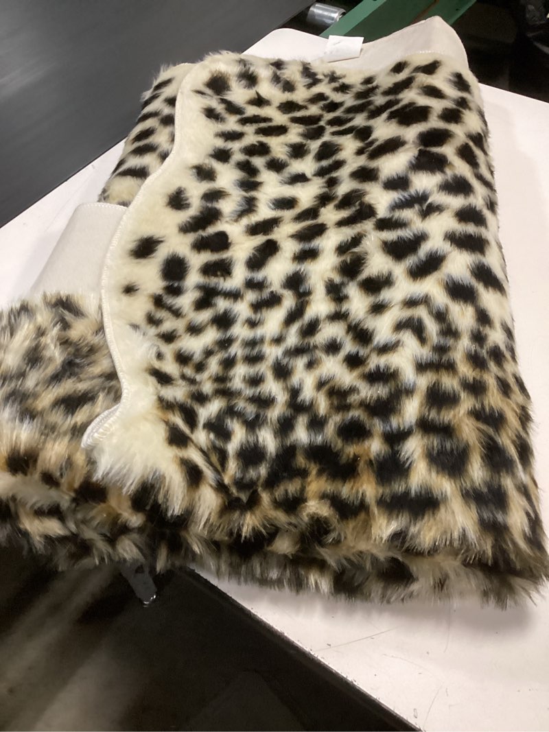 Condition photo showing Good Condition for Fluffy Animal Print Leopard Rug, Faux Fur Cheetah Rug 5x7 Animal Print Skin Leopard Area Rug for Bedroom Animal Hide Cowhide Shaped Beige