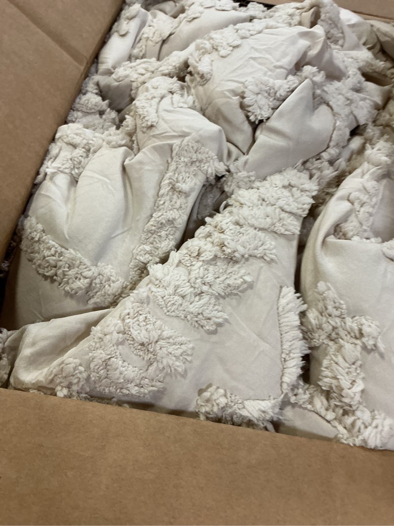 Condition photo showing Good Condition for bedsure tufted boho comforter set king size - beige boho bed set, gentlesoft™ 3 pieces farmhouse shabby chic embroidery bedding, gifts for woman, soft jacquard king comforter for all seasons king 01 - beige - elegant