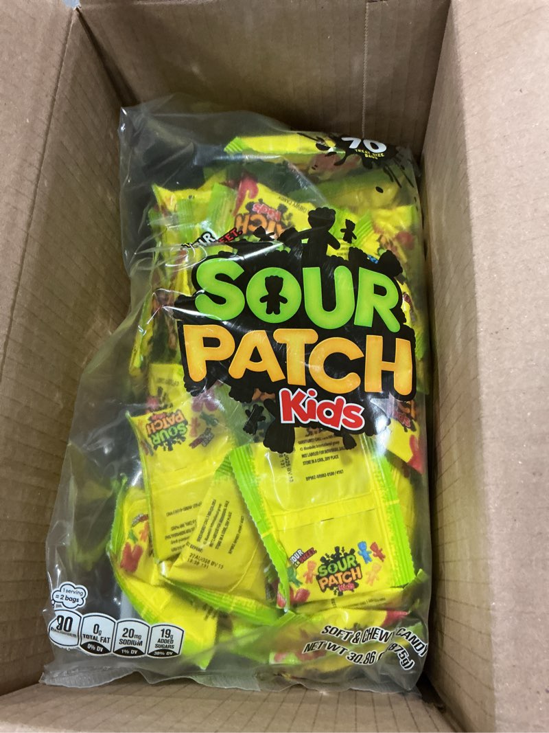 Condition photo showing New/Like New for (Best by:27/AUG/26) SOUR PATCH KIDS Soft & Chewy Candy, Bulk Christmas Candy Stocking Stuffers, 140 Snack Packs